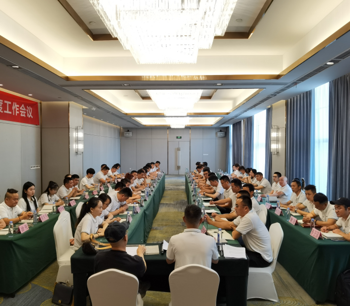 一群人，一条心，河马体育年中团建大会